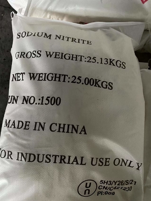 Белый протектор цвета очищенности нитрита натрия 98,5% порошка NaNO2 для мясных продуктов